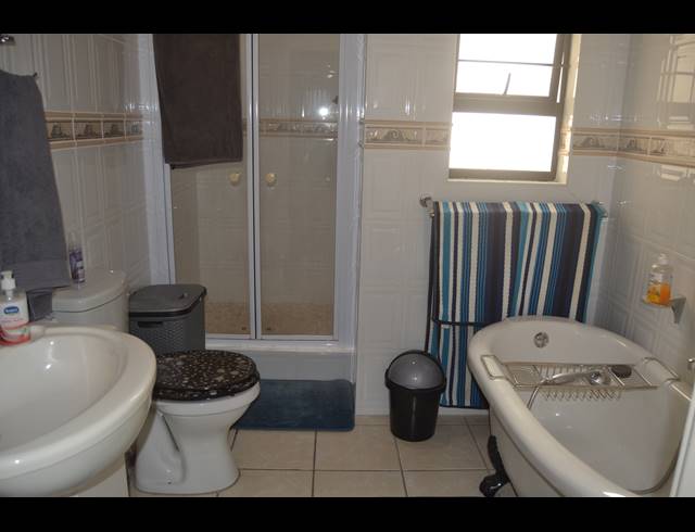 3 BEDROOM TOWNHOUSE FOR SALE IN SCOTTBURGH CENTRAL